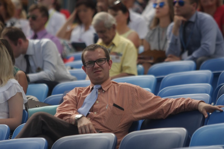 Kongres Świadków Jehowy na Stadionie Śląskim. Dzień 1. Wierni w Chorzowie przez trzy dni będą brać udział w spotkaniach ZDJĘCIA