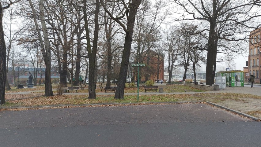Ciało kobiety znaleziono w parku na Placu Kolejarza w...