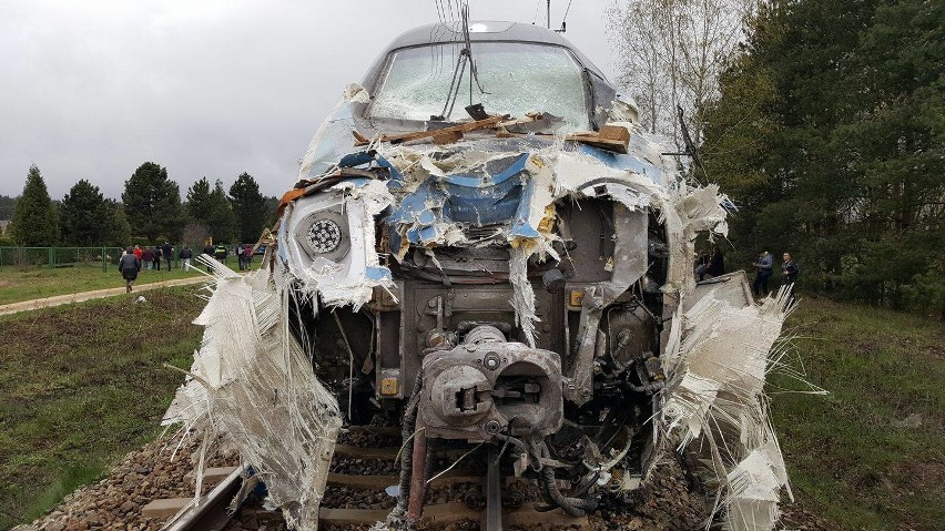 Zderzenie pendolino z ciężarówką pod Ozimkiem.