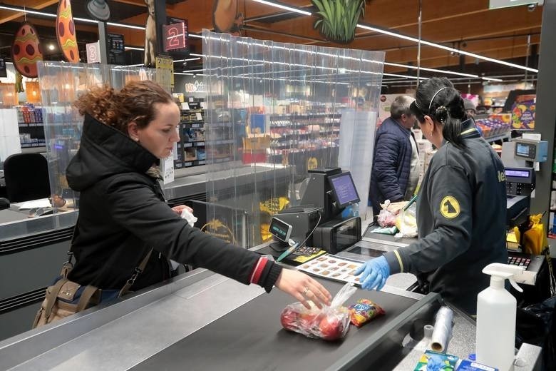 Rabat na zakupy i wydłużone godziny pracy dla służb medycznych i mundurowych - tak sieć Netto dziękuje osobom walczącym z koronawirusem