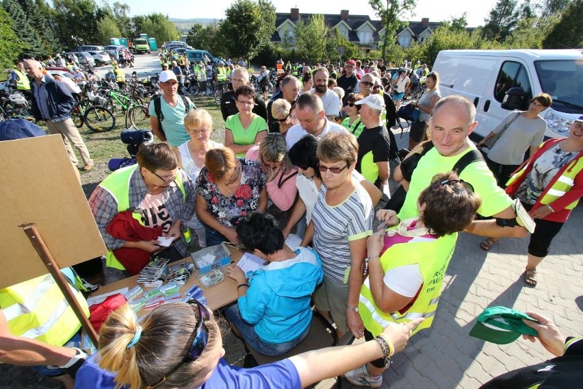 Ponad 500 osób z Diecezji Kieleckiej na rowerach pielgrzymuje na Jasną Górę