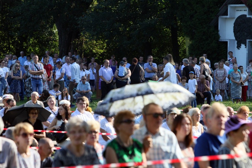 Odpust w Wąwolnicy. Tłumy wiernych zjechały do sanktuarium Matki Bożej Kębelskiej. Zobacz zdjęcia