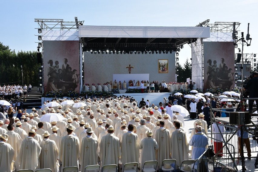 Uroczystości beatyfikacyjne zgromadziły ponad 30 tysięcy...