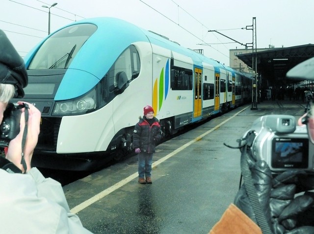 Bydgoska Pesa płaci bajońskie sumy. Za karęPodczas jednej z prezentacji w Bydgoszczy Elf był chętnie fotografowany przez mieszkańców