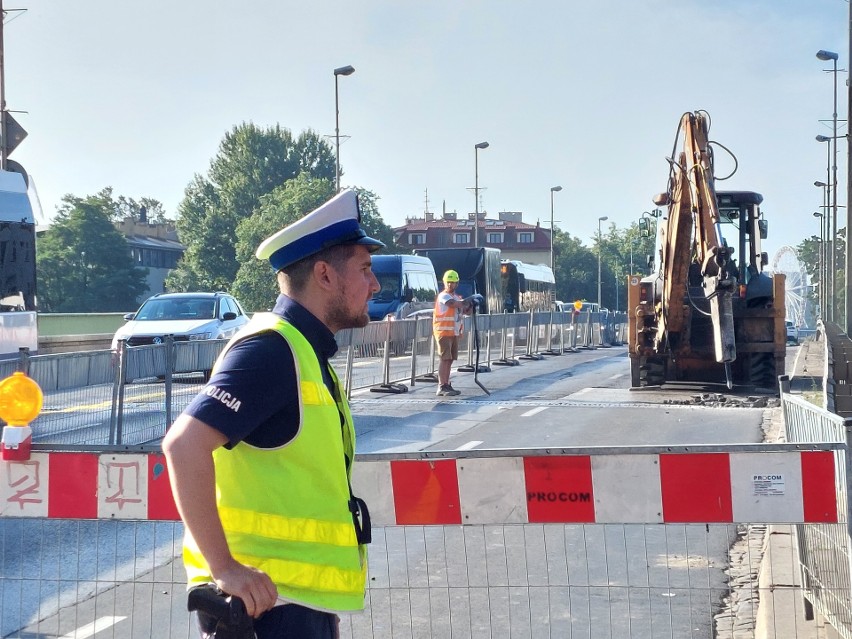 Sądny dzień w Krakowie. Rozpoczął się remont mostu Dębnickiego. Wielkie korki na Alejach. Utrudnienia prędko się nie skończą