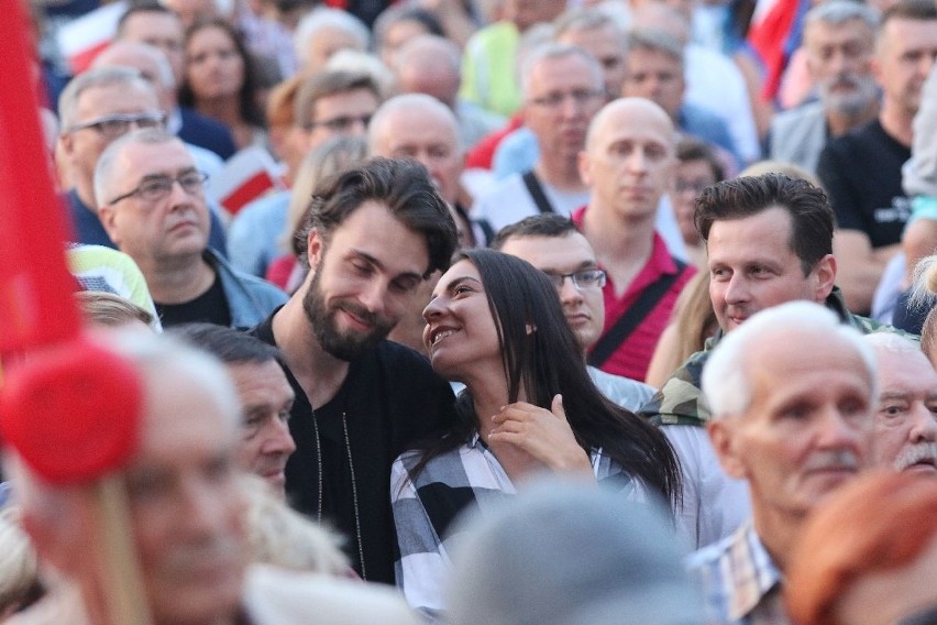 Wielka manifestacja w centrum Kielc „Wolne Sądy” z tysiącami uczestników  