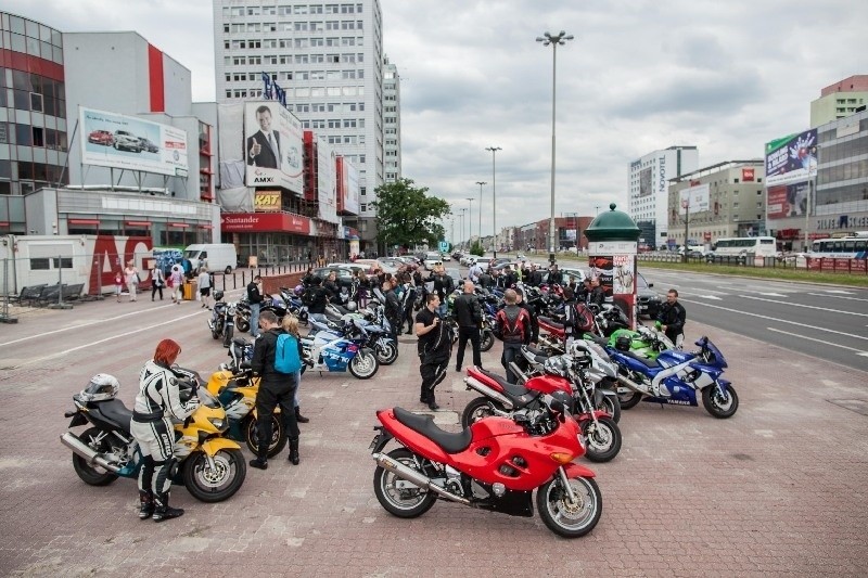 Motocykliści uczcili pamięć zmarłej koleżanki [FILM, zdjęcia]