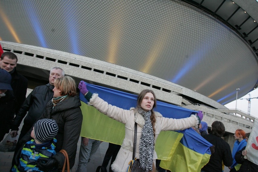 Studenci z Ukrainy w akcji Solidarni z Ukrainą w Katowicach