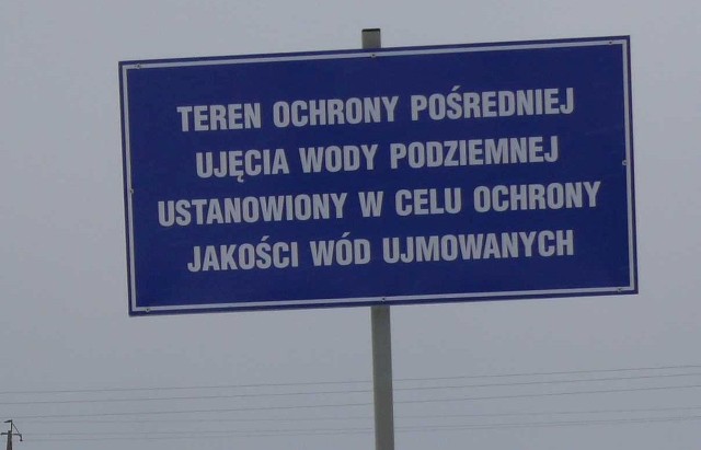 Wprowadzone w 2007 roku nowe strefy ochronne wody we Włoszczowie przysporzyły rolnikom problemów. Teraz gmina będzie musiała zapłacić im odszkodowanie.