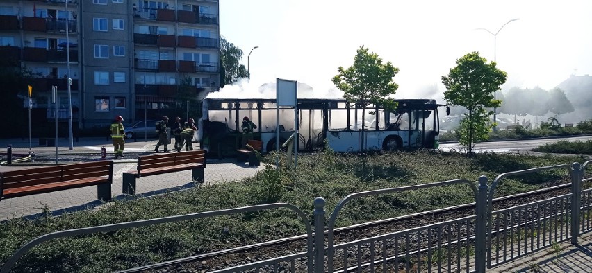 Pożar autobusu na szczecińskich Gumieńcach. Spaliło się 3/4 pojazdu