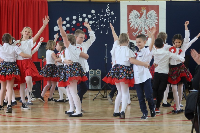 Konkurs pieśni patriotycznych. Utwory wykonywali młodzi zgierzanie ZDJĘCIA