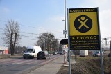Pierwszy taki przejazd kolejowy w Polsce. Dodatkowe światła nie wpuszczą kierowców