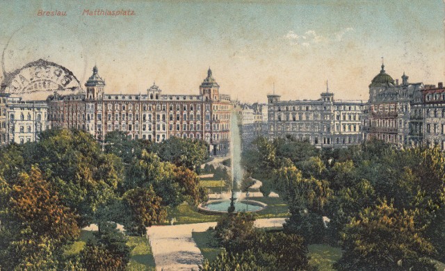 Przedwojenna pocztówka przedstawiająca plac św. Macieja