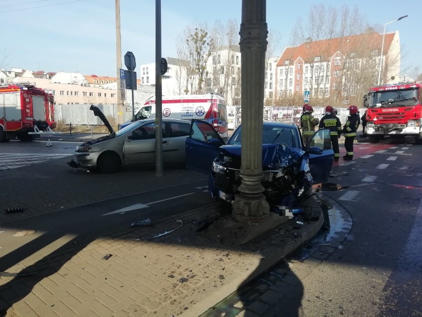 Groźny wypadek w centrum Wrocławia. Jedna osoba ranna