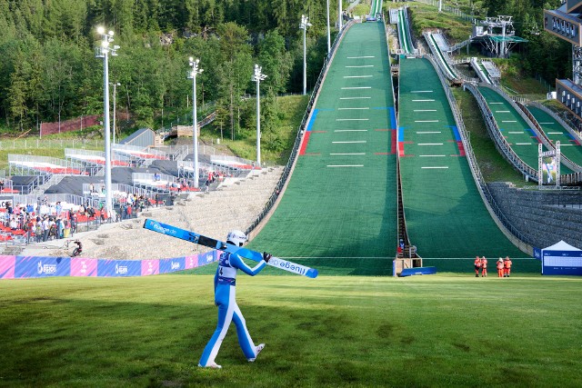 W Zakopanem w ramach III Igrzysk Europejskich odbywają się skoki na igelicie. W piątek i sobotę zawody odbędą się na Wielkiej Krokwi