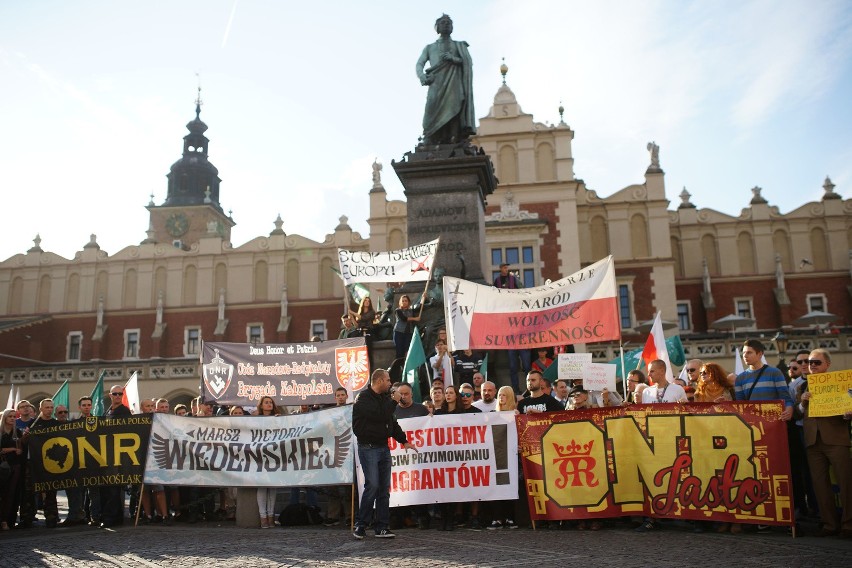 Kraków. "Jan Sobieski, boży miecz, islamistów przegnał precz" [ZDJĘCIA, WIDEO]