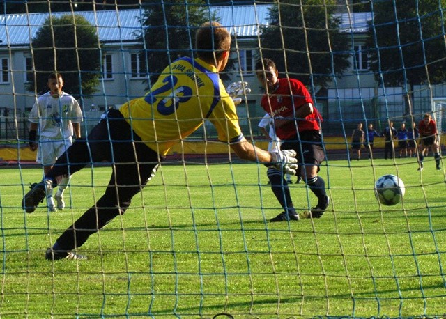 Lech Czaja mógł zostać bohaterem meczu, ale przy stanie 2-1 nie udało mu się pokonać z rzutu karnego Kamila Styżeja.