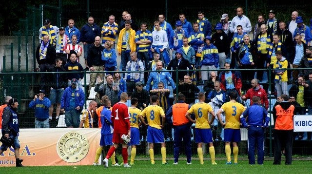Piłkarze Arki zapłacą połowę ceny biletów na mecz z Chojniczanką