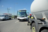 Wypadek na autostradzie w Świlczy. Autobus wjechał w toyotę 