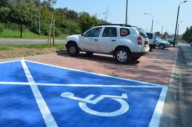 29 nowych miejsc parkingowych powstało przy ul. Bałkańskiej w Tarnowskich Górach