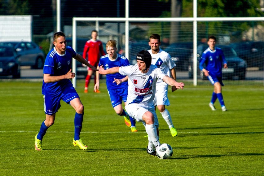 Olimpia Zambrów (na biało) w rundzie wiosennej poniosła...