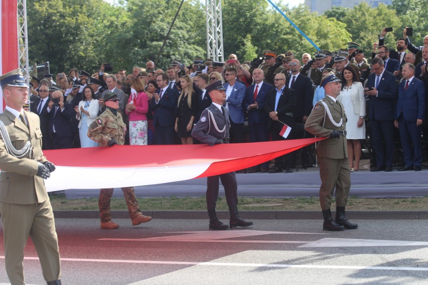 Defilada wojskowa w Katowicach była biało-czerwona. A...