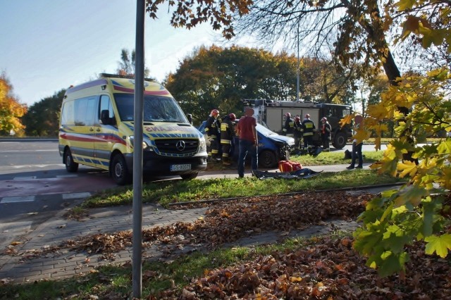 W poniedziałek (15 października) przed godz. 15 doszło do kolizji. Wyjeżdżająca mercedesem z ulicy Lawendowej kobieta wymusiła pierwszeństwo na jadącym ul. Gdańską kierowcy opla. W zdarzeniu ucierpiała jedna osoba, która została odwieziona do słupskiego szpitala na obserwację. Ruch w tej części miasta był utrudniony. 