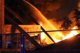 Ogromny pożar w zakładzie tworzyw sztucznych Ilpea. 46 zastępów walczyło z ogniem (ZDJĘCIA, FILM)