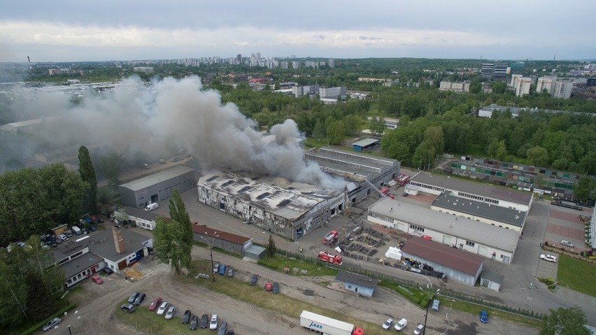 Pożar w Katowicach. Co dostało się do powietrza? [WIDEO, ZDJĘCIA]