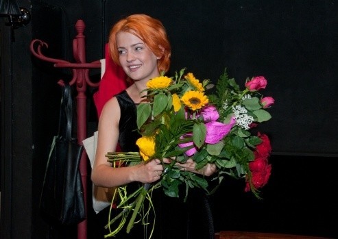 Karolina Skrzek po premierze monodramu "Bal" Adriana Szarego.