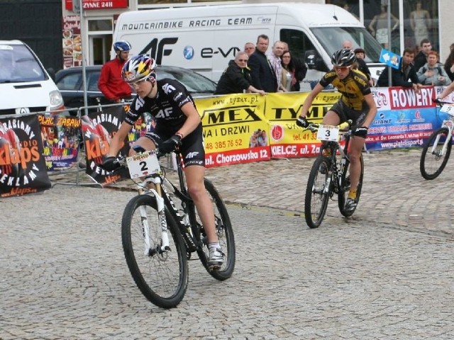 Na trasie kieleckich sprintów zwyciężczyni Katarzyna Solus-Miśkowicz (z prawej) i Paula Gorycka. 