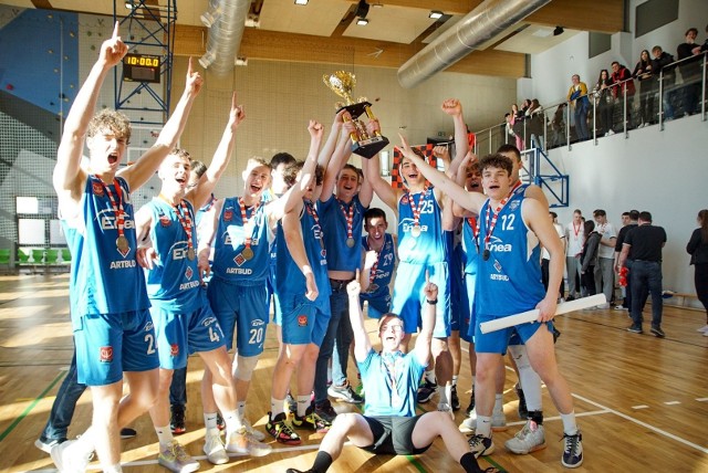 Koszykarze Enei Basketu Poznań zostali w niedzielę w Lublinie mistrzami Polski juniorów do lat 19