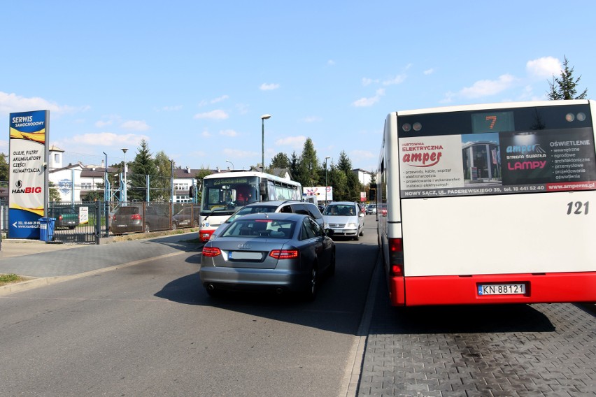 Autobus uniknął zderzenia, ale poszkodowana pasażerka w szpitalu