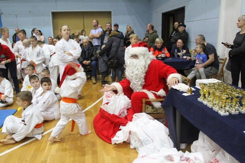 Byłeś na niesamowitym mikołajkowym turnieju karate w Kielcach? Znajdź się na zdjęciach [GALERIA]    