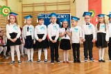 Ślubowanie pierwszaków w Szkole Podstawowej imienia Batalionów Chłopskich w Stopnicy. Zdjęcia