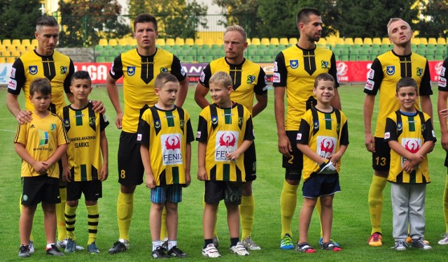 Piłkarze Siarki Tarnobrzeg są wzorem ambicji i umiejętności dla młodych adeptów piłki nożnej trenujących w tarnobrzeskim klubie.