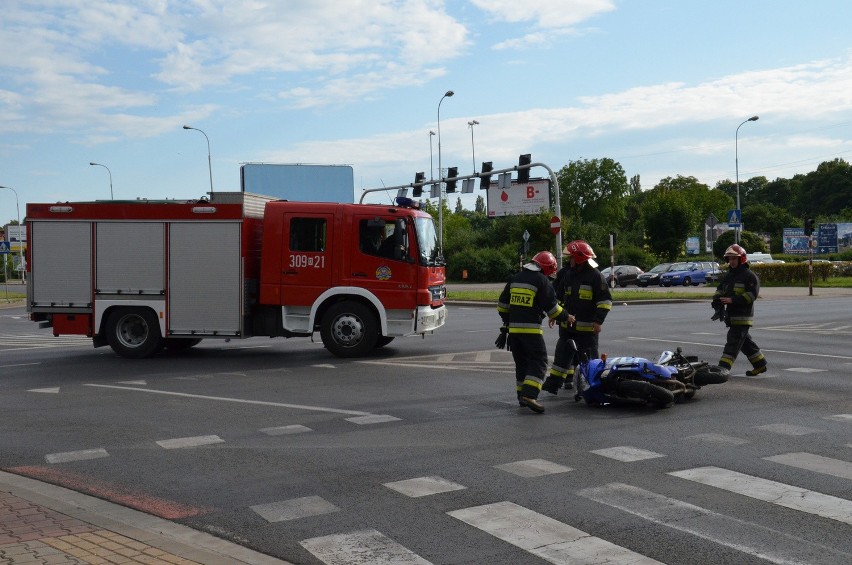 Wrocław: Wypadek na Borowskiej. Samochód zderzył się z motocyklem (ZDJĘCIA)