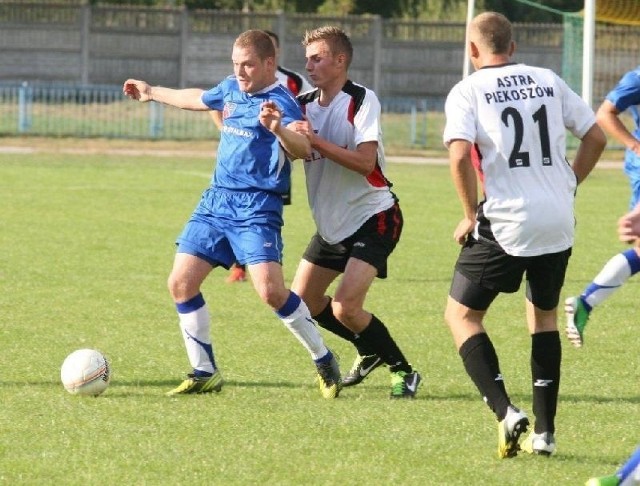 Fragment meczu GKS Nowiny - Astra Piekoszów (3:1).