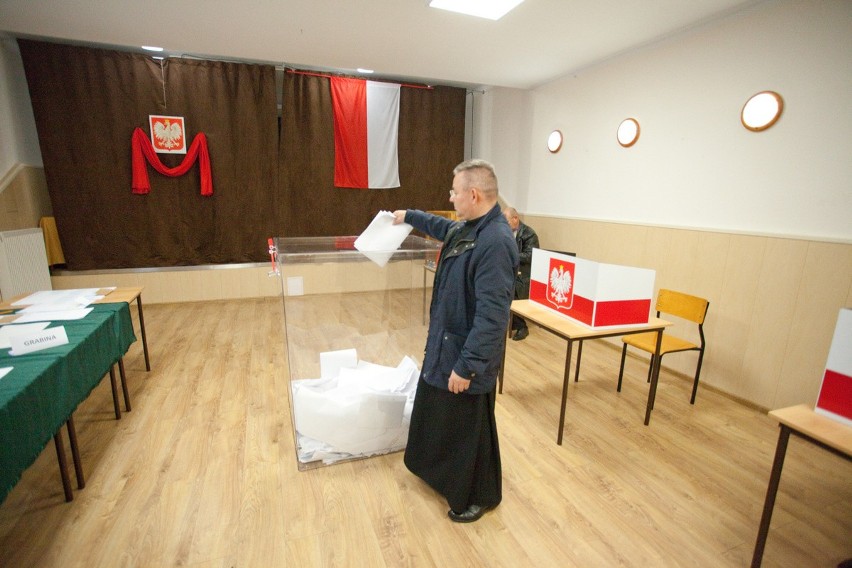 Wybory samorządowe 2018. Powiat bocheński. Trwa głosowanie w lokalach wyborczych [ZDJĘCIA]