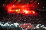 Derby Krakowa. Trwa szacowanie zniszczeń na stadionie Wisły. Jej kibice... podpalili krzesełka [ZDJĘCIA]