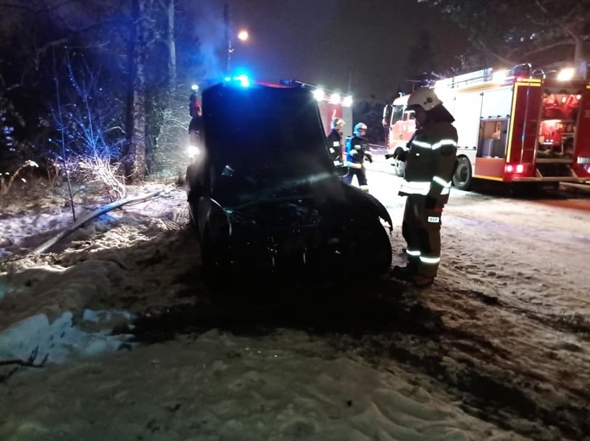 Pożar samochodu na ulicy Kolumny w Łodzi! ZDJĘCIA