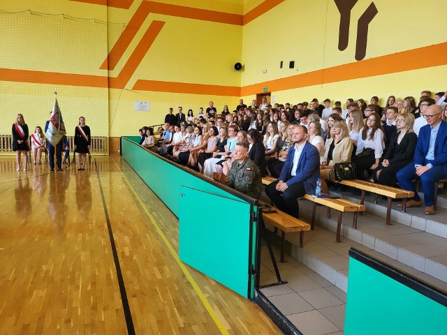 Rozpoczęcie roku miał miejsce na hali Zespołu Szkół w Połańcu