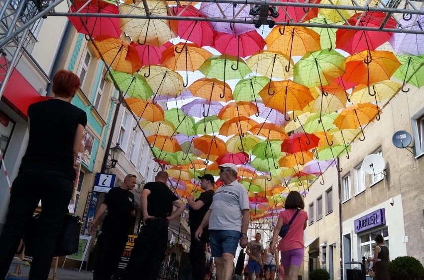 W części, deptak na ul. Królowej Jadwigi w Inowrocławiu...