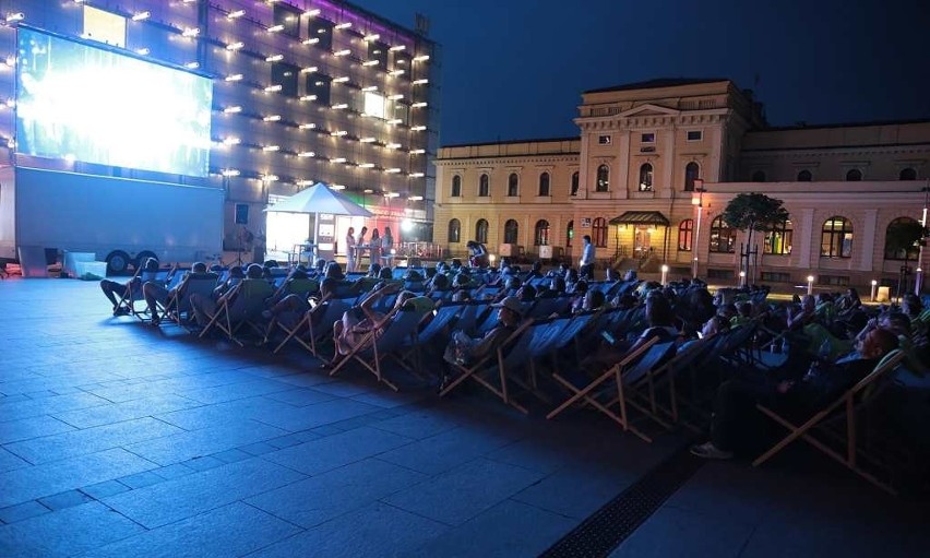 Kino letnie powróciło pod Galerię Krakowską! Na wielkim ekranie "Iluzja 2" [ZDJĘCIA]