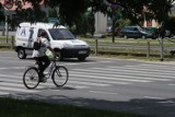 Czy rowerem wolno jeździć po chodniku? 