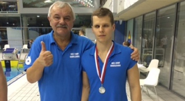 Wojciech Makowski ze swoim trenerem Waldemarem Madejem. 