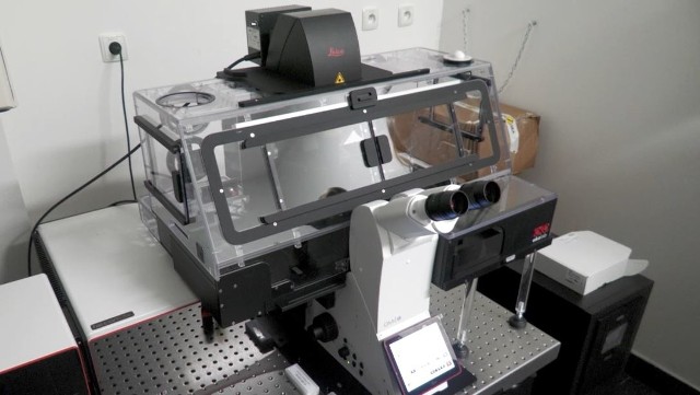 Mikroskop kupiony przez Wydział Biotechnologii Uniwersytetu Wrocławskiego.