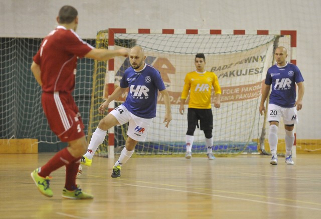 Łukasz Krawczyk (nr 14 na spodenkach) w meczu z Malwee Łódź doznał kontuzji, ale liczy, że w następnym spotkaniu będzie mógł pomóc drużynie