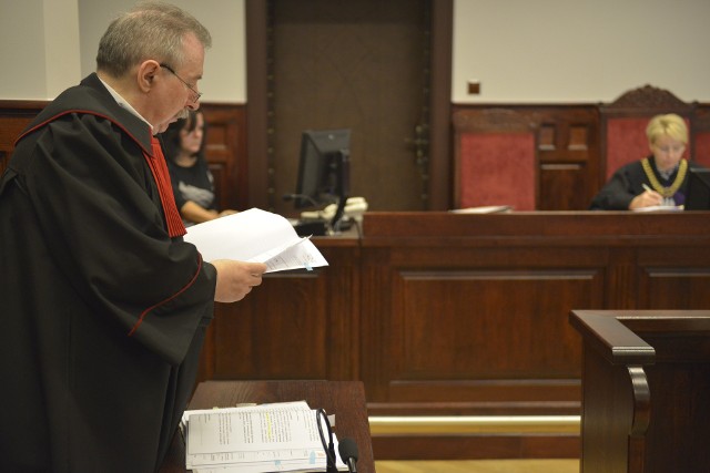 W kontradyktoryjnym procesie prokurator Zenon Modrzejew-ski sam odczytywał wcześniejsze zeznania świadka