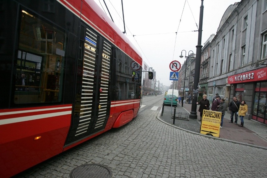 Nowy Twist w Tramwajach Śląskich. W Zabrzu zaprezentowano pierwszy z nowych wagonów [ZDJĘCIA, WIDEO]